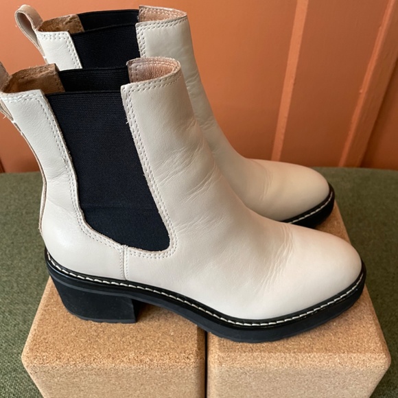 The Carina Platform Chelsea Boot - Picture 6 of 8